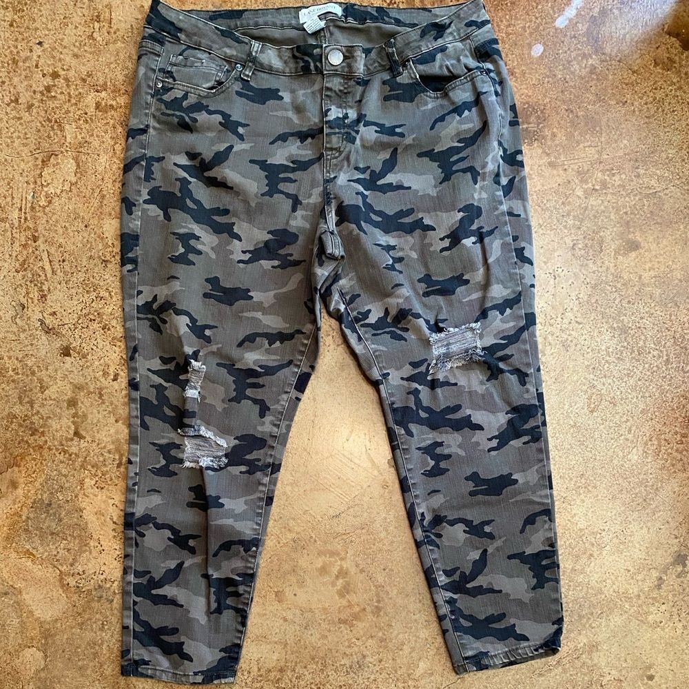 Lane bryant Skinny Camo Print Distressed Mid Rise Super‎ Stretch Jeans - Picture 5 of 8